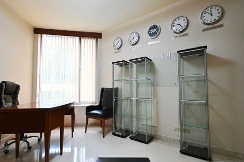 Кондоминиум с 3 спальнями в Патхум Ване, Бангкок, Таиланд № 133812 - фото 18