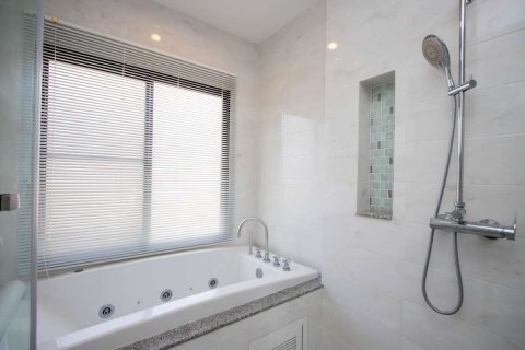 House in Chiang Mai, Thailand 3 bedrooms № 121729 - photo 11