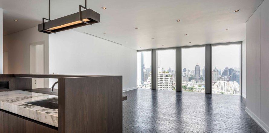 Condo in Bangkok, Thailand, 3 bedrooms  № 181016