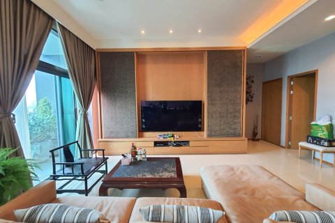 Condo in Bangkok, Thailand, 4 bedrooms  № 181015 - photo 3