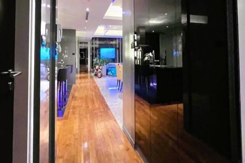 Condo in Bangkok, Thailand, 3 bedrooms  № 181013 - photo 10