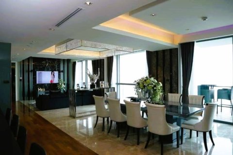 Condo in Bangkok, Thailand, 3 bedrooms  № 181013 - photo 2