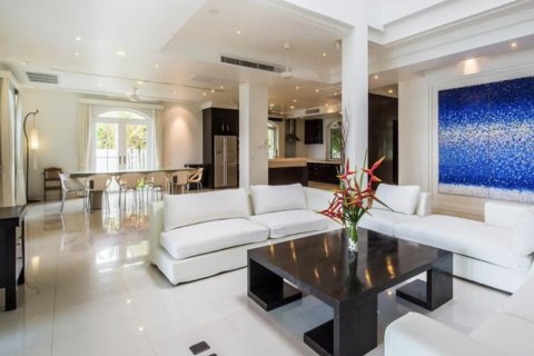 Condo in Bangkok, Thailand, 3 bedrooms  № 181014 - photo 9