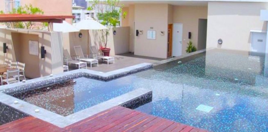Apartment in Bangkok, Thailand 2 bedrooms № 193912