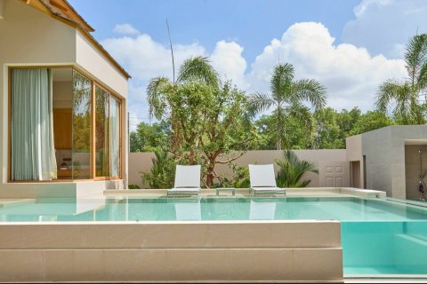 Villa in Phuket, Thailand 4 bedrooms № 138797 - photo 1