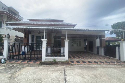 Дом в Паттайе, Таиланд с 3 спальнями  № 136598 - фото 1