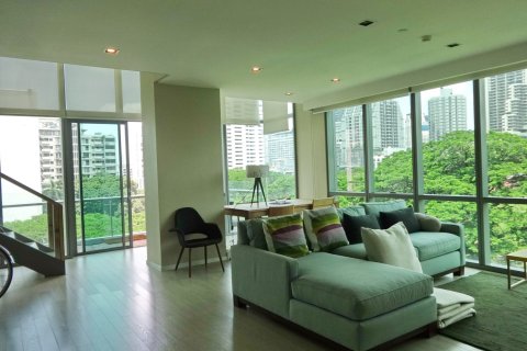 Condo in Bangkok, Thailand, 2 bedrooms  № 180984 - photo 4