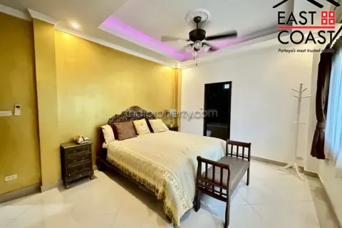 Casa de 4 dormitorios en Jomtien Beach, Pattaya, Tailandia № 212649 - foto 13