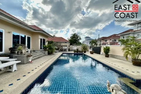 Casa de 4 dormitorios en Jomtien Beach, Pattaya, Tailandia № 212649 - foto 7