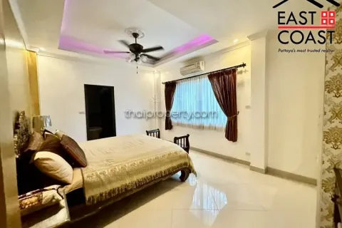 Casa de 4 dormitorios en Jomtien Beach, Pattaya, Tailandia № 212649 - foto 12