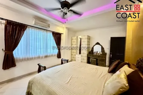Casa de 4 dormitorios en Jomtien Beach, Pattaya, Tailandia № 212649 - foto 14