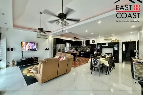 Casa de 4 dormitorios en Jomtien Beach, Pattaya, Tailandia № 212649 - foto 3