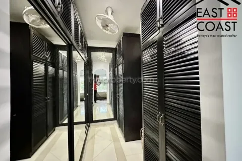 Casa de 4 dormitorios en Jomtien Beach, Pattaya, Tailandia № 212649 - foto 10
