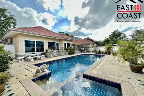 Casa de 4 dormitorios en Jomtien Beach, Pattaya, Tailandia № 212649 - foto 2
