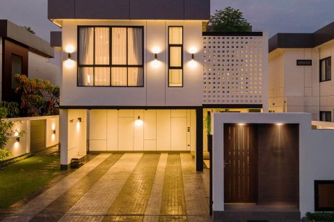 Villa in Chiang Mai, Thailand 4 bedrooms № 149581 - photo 2