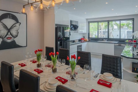 Villa in Chiang Mai, Thailand 4 bedrooms № 149581 - photo 4