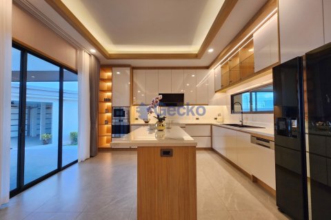 House in Pattaya, Thailand 4 bedrooms № 196195 - photo 13