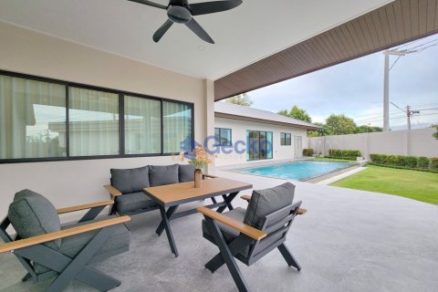 House in Pattaya, Thailand 4 bedrooms № 196195 - photo 9