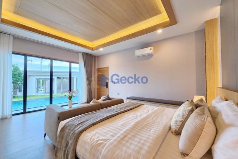 House in Pattaya, Thailand 4 bedrooms № 196195 - photo 28
