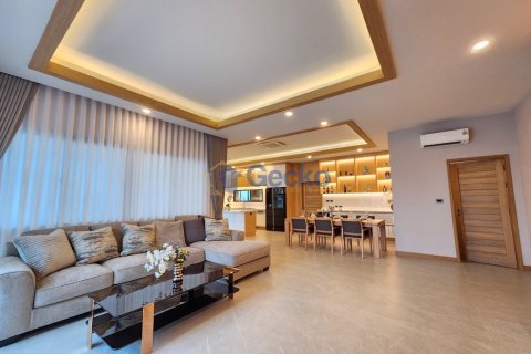 House in Pattaya, Thailand 4 bedrooms № 196195 - photo 27