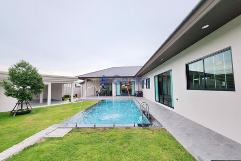 House in Pattaya, Thailand 4 bedrooms № 196195 - photo 7