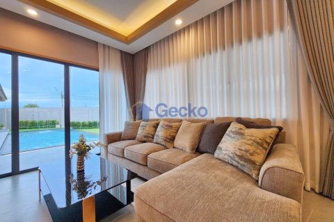 House in Pattaya, Thailand 4 bedrooms № 196195 - photo 21