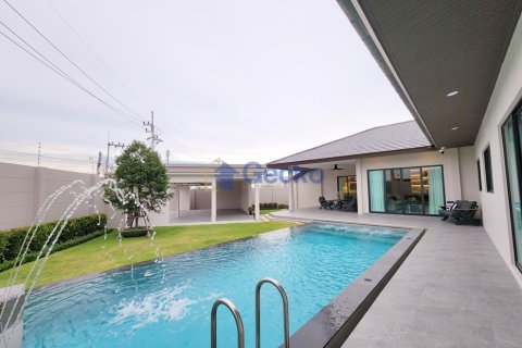 House in Pattaya, Thailand 4 bedrooms № 196195 - photo 5
