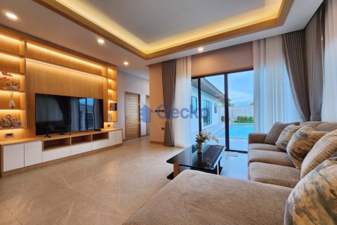 House in Pattaya, Thailand 4 bedrooms № 196195 - photo 22