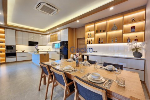 House in Pattaya, Thailand 4 bedrooms № 196195 - photo 19