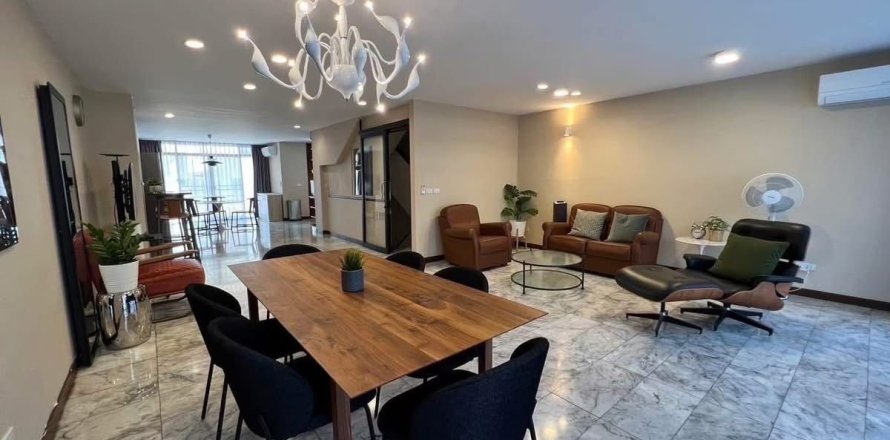 Townhouse in Suan Luang, Bangkok, Thailand 4 bedrooms № 162164