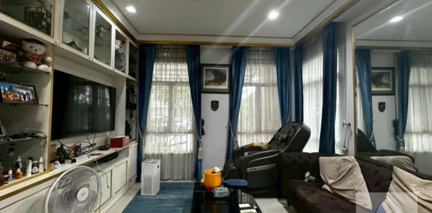 Reihenhaus in Watthana, Bangkok, Thailand 4 Schlafzimmer № 215708