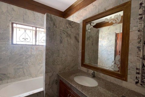 House in Kathu, Thailand 4 bedrooms № 145121 - photo 15