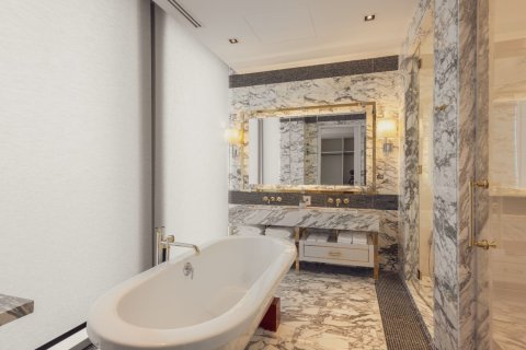 Condo in Bangkok, Thailand, 2 bedrooms  № 181047 - photo 11