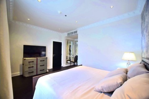 Condo in Bangkok, Thailand, 2 bedrooms  № 181051 - photo 16