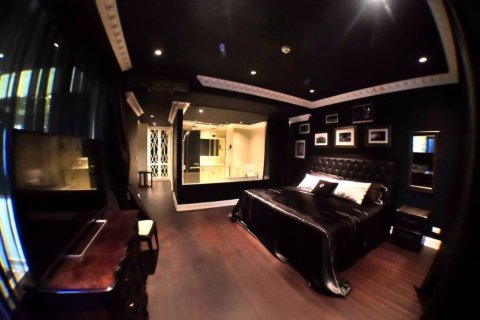 Condo in Bangkok, Thailand, 2 bedrooms  № 181051 - photo 11