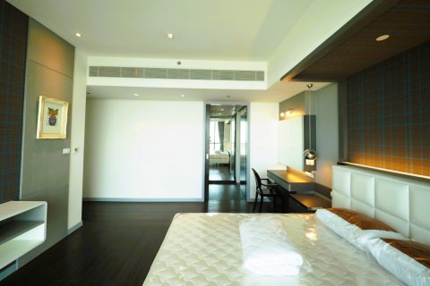 Condo in Bangkok, Thailand, 3 bedrooms  № 181049 - photo 9