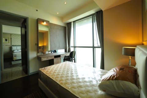 Condo in Bangkok, Thailand, 3 bedrooms  № 181049 - photo 13