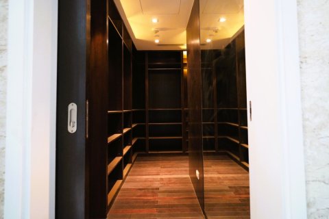 Condo in Bangkok, Thailand, 3 bedrooms  № 181049 - photo 14