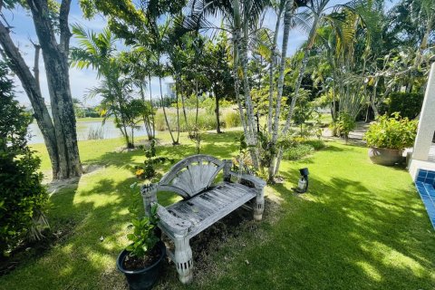 Villa in Hua Hin, Thailand 3 bedrooms № 168684 - photo 1