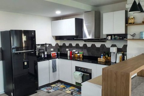 Condo in Huai Khwang, Bangkok, Thailand, 2 bedrooms  № 164480 - photo 7