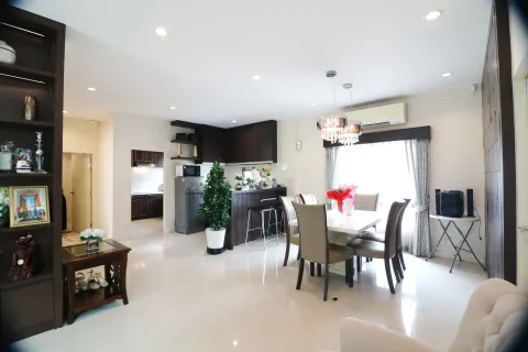 House in Udon Thani, Thailand 4 bedrooms № 164478 - photo 11