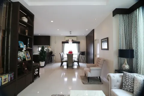House in Udon Thani, Thailand 4 bedrooms № 164478 - photo 9