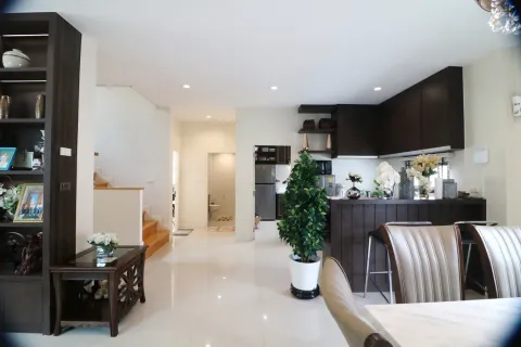 House in Udon Thani, Thailand 4 bedrooms № 164478 - photo 17