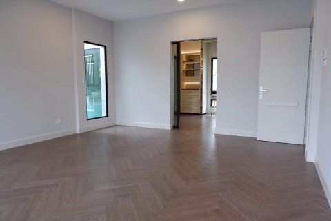 House in Saphan Sung, Bangkok, Thailand 5 bedrooms № 171238 - photo 11
