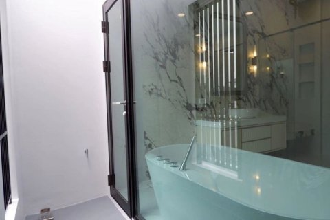 House in Saphan Sung, Bangkok, Thailand 5 bedrooms № 171238 - photo 15