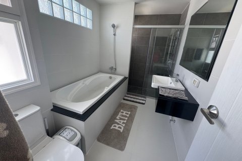 Duplex in Phuket, Thailand 4 bedrooms № 171233 - photo 19