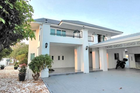 Дом в Паттайе, Таиланд с 3 спальнями  № 167348 - фото 2