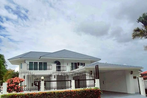 Дом в Паттайе, Таиланд с 3 спальнями  № 167348 - фото 1