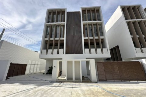 House in Bangkok, Thailand 4 bedrooms № 114167 - photo 1