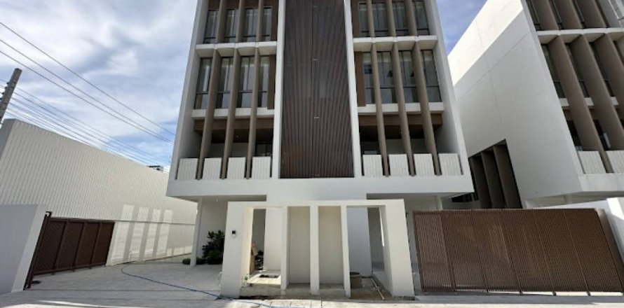 House in Bangkok, Thailand 4 bedrooms № 114167